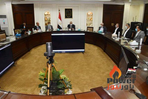 وزير الإسكان يتابع الموقف التنفيذى لمشروع سد ومحطة 
