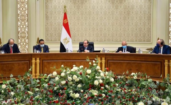 الرئيس السيسي يؤكد في لقاءه برؤساء شركات وسائل النقل العالمية : مصر تنتهج مساراً تنموياً شاملاً مدعوماً بارادة وقرار سياسي من اعلي مستوى