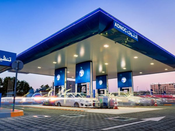 الإمارات تخفض أسعار البنزين والسولار لشهر ديسمبر 2021