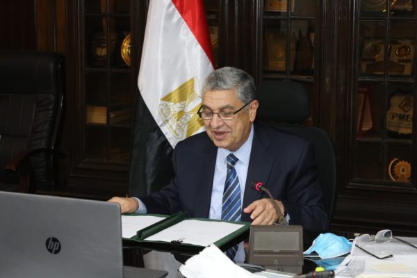 وزير الكهرباء يتابع إجراءات تأمين التغذية الكهربائية لاحتفالية افتتاح طريق الكباش بالأقصر