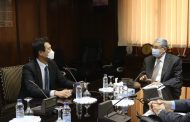 وزير الكهرباء والطاقة المتجددة يلتقى مع سفير كوريا الجديد لدى جمهورية مصر العربية والوفد المرافق له وذلك لبحث  سبل دعم وتعزيز التعاون بين البلدين فى كافة مجالات الكهرباء
