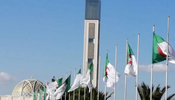 وزير الطاقة الجزائري: زيادة حصة الجزائر من إنتاج النفط بنحو 10 آلاف برميل يوميا في ديسمبر