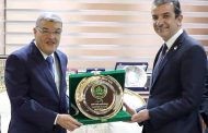 محافظ المنيا يبحث مع رئيس شركة 
