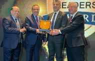 هشام الجمل يتسلم جائزة فوز انفنيتى سولار فى استفتاء القادة Leaders 2021