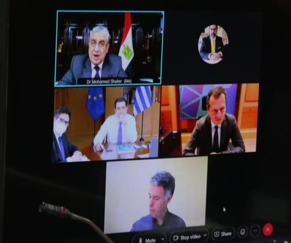 عبر الفيديو كونفرانس  .. شاكر يناقش مع نظيره اليوناني خطوات تنفيذ مشروع الربط الكهربائى بين البلدين