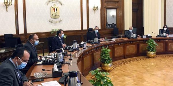 رئيس الوزراء يتابع جهود توفير احتياجات المشروعات الجاري تنفيذها خاصة من المواسير