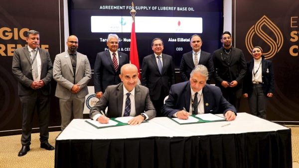توقيع عقد استيراد زيوت اساسية بين هيئة البترول ولوبريف السعودية لتلبية احتياجات السوق المحلي