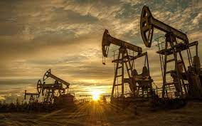 النفط يواصل مكاسبه متخطيا 105 دولار إثر الغزو الروسي لأوكرانيا