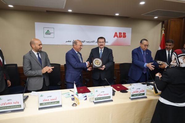 نقابة المهندسين توقع بروتوكول تعاون مع ABB العالمية لتأهيل المهندس المصري .. وضاحي يطالب بسرعة إنشاء معمل للشركة بمقر النقابة العامة