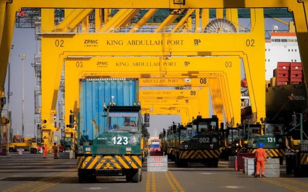البترول يقفز بصادرات السعودية 49.6% خلال يناير.. و55.8 مليار ريال فائضاً تجارياً
