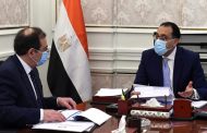 رئيس الوزراء يتابع مع الملا موقف توافر المواد البترولية في ظل تداعيات الأزمة الروسية الأوكرانية
