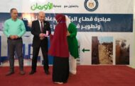 وزارة البترول تسلم المتضررين من السيول بقرية خور غواضة  بأسوان عقود 50 منزلا
