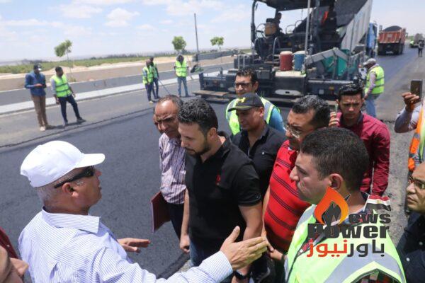 بالصور .. وزير النقل يتابع مشروع تطوير وتوسعة طريق وادي النطرون العلمين بطول 135 كم