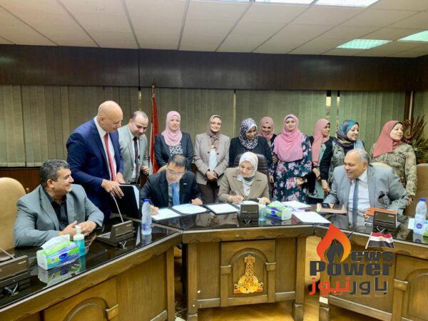 المصرية لنقل الكهرباء توقع مع اكس دى اجيماك عقدى محطتى روافع الحمام 12 و4 بقيمة 720 مليون جنيه