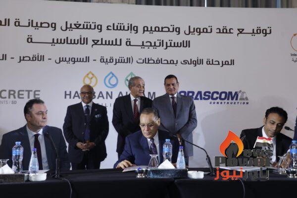 صور توقيع حسن علام للانشاءات عقد  المستودعات الاستراتيجية للسلع الأساسية