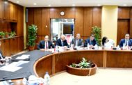 الملا يستعرض مع قيادات البترول خطط الحفاظ علي استقرار إمدادات البترول والغاز الطبيعى للسوق المحلي