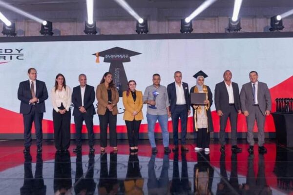 السويدي اليكتريك تحتفل بابناء العاملين الحاصلين على اعلى الدرجات بالثانوية العامة
