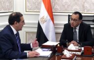 رئيس الوزراء يتابع مع وزير البترول موقف توافر المنتجات البترولية لتلبية احتياجات السوق المحلية فى ظل الأزمة العالمية