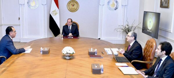 الرئيس السيسي يطلع علي اخر مستجدات مشروعات الربط الكهربائي مع السعودية واليونان وقبرص