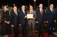 محافظ الغربية يكرم رئيس قطاع كهرباء غرب الغربية