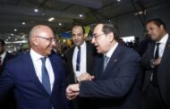 بالصور .. الملا فى حديث ودى مع خبير الطاقة المهندس خالد ابو بكر بعد انتهاء جلسة طاقة عربية 