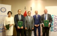 الملا يشهد التوقيع مع سيمنس للاستثمار في العنصر البشري في مجالات إزالة الكربون