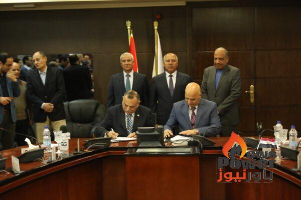 وزيرا النقل وقطاع الاعمال العام يشهدان عقد تصنيع وشراء عدد 100 حافلة كهرباء إنتاج محلي ماركة MCV للعمل في مشروع الأتوبيس الترددي السريع BRT على الطريق الدائري