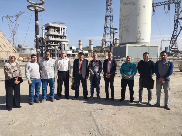 وفد تونسى يزور مركز أبحاث الجهد الفائق لاختبارات عازلات السويدى