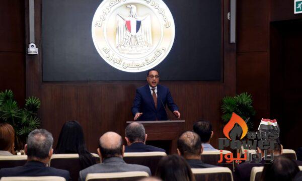 خطوة موفقة ..رئيس الوزراء يفتح أبوابه للمستثمرين الصناعيين ويأمر بحل مشاكلهم على وجه السرعة