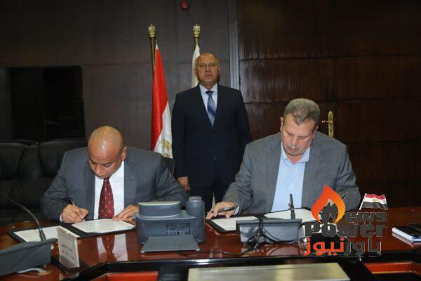 وزير النقل يشهد توقيع مذكرة تفاهم لانشاء مصنع بالمنطقة الصناعية بكوم أبو راضى على مساحة 5 افدنة لإنتاج جميع أنواع قطع الغيار لصالح جميع هيئات وشركات التابعة للوزارة