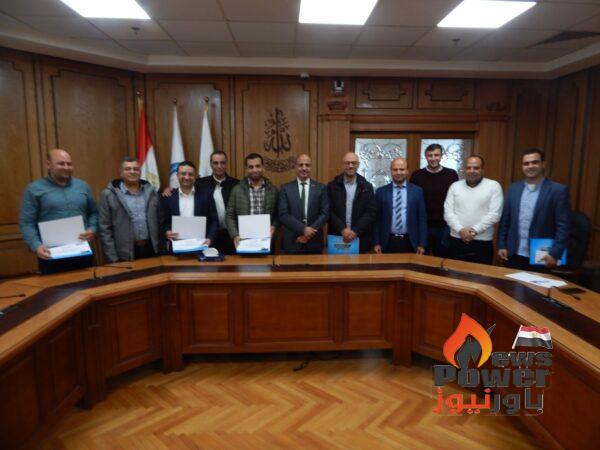 رئيس أنربك يكرم ٦ من خريجى برنامج تأهيل القيادات الشابة والمتوسطة