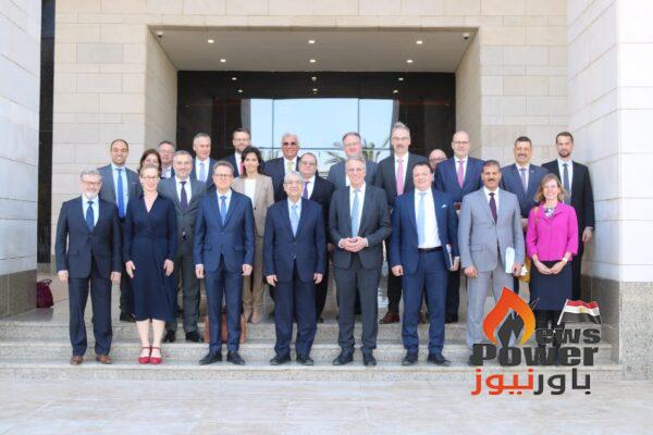 شاكر يستقبل وفد المانى رفيع المستوى وعدد من رجال الاعمال والشركات الألمانية لبحث التعاون والاستثمار فى مجال الطاقة المتجددة والهيدروجين الأخضر على أرض مصر