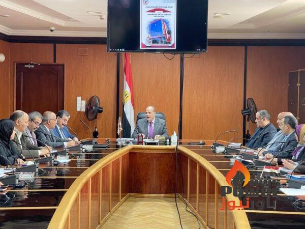 عسل يجتمع بمسئولى قطاع شمال الدلتا لمناقشة برنامج الصيانات والأداء الفنى والتجارى والمالى