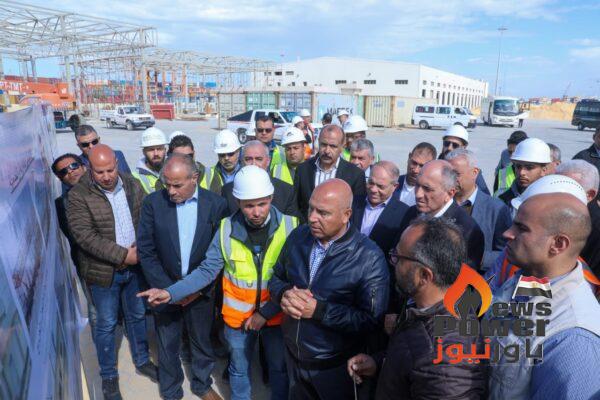 خلال جولته التفقدية لمتابعة معدلات تنفيذ عدد من المشروعات الجاري تنفيذها بمينائي الاسكندرية والدخيلة ضمن خطة تنفيذ ميناء الإسكندرية الكبير