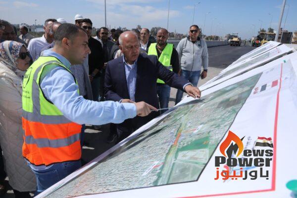وزير النقل يتابع معدلات تنفيذ عدد من مشروعات الطرق والكباري الجاري تنفيذها بمحافظتي الدقهلية ودمياط