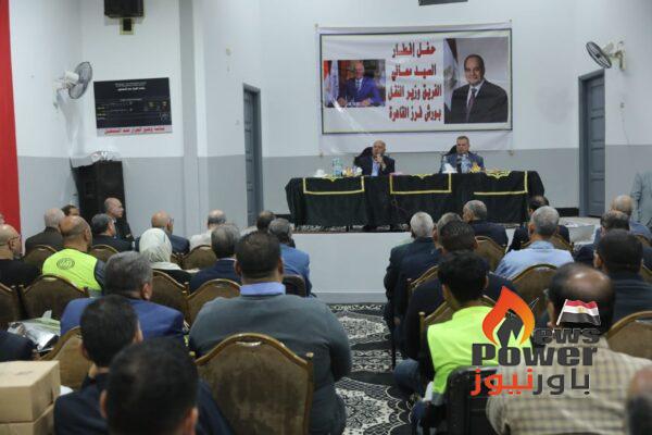 وزير النقل خلال الإفطار مع عدد كبير من قائدي القطارات والمهندسين والعاملين والفنيين .. القطاع الخاص ركيزة أساسية في تنفيذ كل مشروعات الوزارة ومصر لا تبيع موانيها او مرافقها او ممتلكاتها التي هي ملك للشعب 