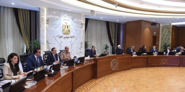 مجلس الوزراء يوافق على مشروع قرار بشأن إعفاء واردات الذهب التي ترد بصحبة القادمين من الخارج من الضريبة الجمركية والرسوم الأخرى لمدة ستة أشهر
