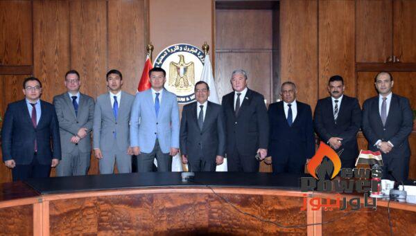 الملا يستقبل وفد من الشركات الكازاخستانية للتعاون فى مجال التعدين