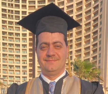 الكيميائي مصطفي السماحي مدير عام منطقة ميناء الحمراء يحصل علي ماجستير إدارة الأعمال بتقدير امتياز