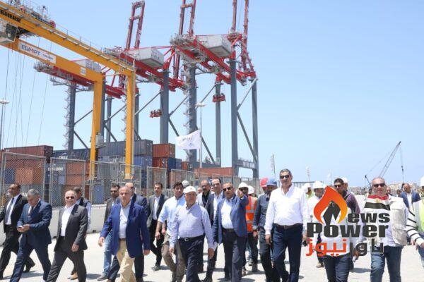 استعدادا لإفتتاحها رئاسيا .. وزير النقل يتفقد التجهيزات النهائية لمحطة تحيا مصر متعددة الأغراض .. صور