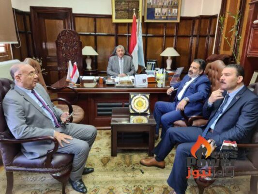 بالصور .. حزب الشعب الجمهوري يكرم المهندس ايهاب الفقي رئيس شركة الإسكندرية للتوزيع لجهوده المبذولة في حل مشاكل العاملين والمشتركين