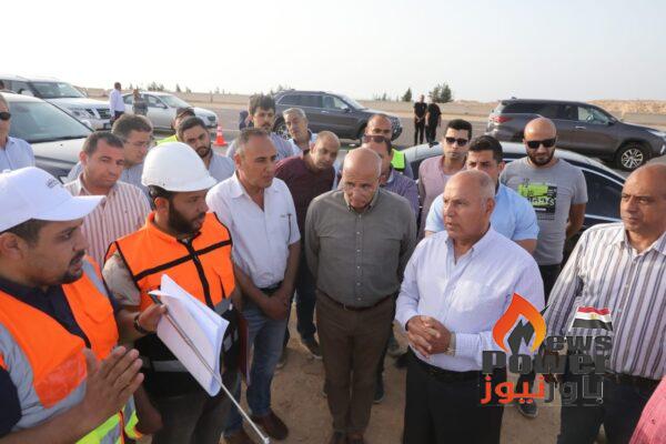 وزير النقل يتفقد مواقع العمل في مشروع تطوير وتوسعة طريق وادي النطرون العلمين بطول 135 كيلو متر 