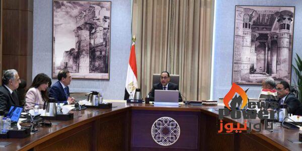 رئيس الوزراء يتابع مع وزيري البترول والتموين موقف تطوير منظومة تداول وتوزيع المنتجات البترولية