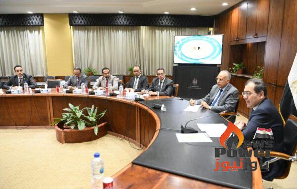 الملا يبحث مع وزير الموارد المائية توفير المياه لمشروعي مجمع إنتاج السولار الجديد بأسيوط ومصنع إنتاج الميثانول بدمياط