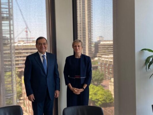 الملا يعقد جلسة مباحثات مع الراعي الاستراتيجي الحكومي لاقتصاد الهيدروجين ببريطانيا