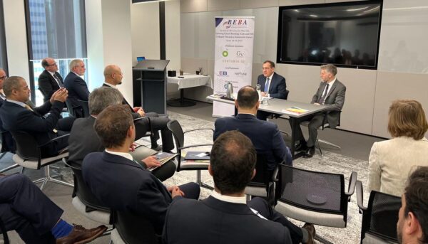  الملا في المائدة المستديرة لشركات الطاقة بالمملكة المتحدة : التعاون بين الحكومات والقطاع الخاص يدعم صناعة الطاقة في تنمية الطاقة منخفضة الكربون