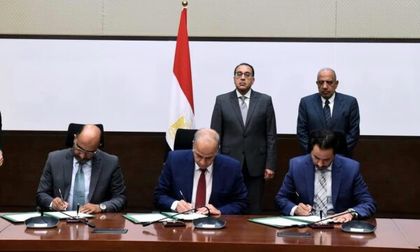رئيس الوزراء يشهد توقيع عقد لتوريد غاز الهيدروجين وإنشاء وحدة خاصة لتجهيزه وتسويقه