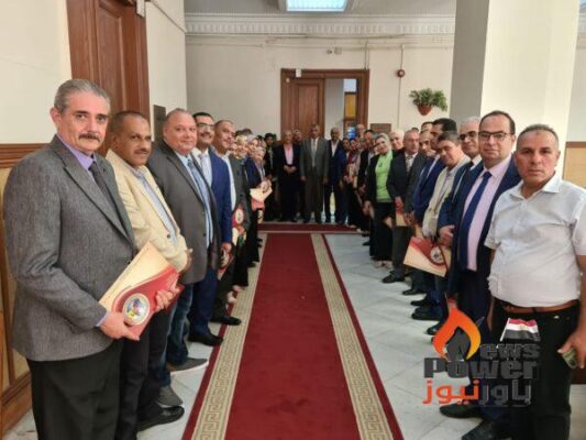 الفقى يكرم غمرى و41 من العاملين فى ختام دورة تنمية مهارات القيادة والإدارة