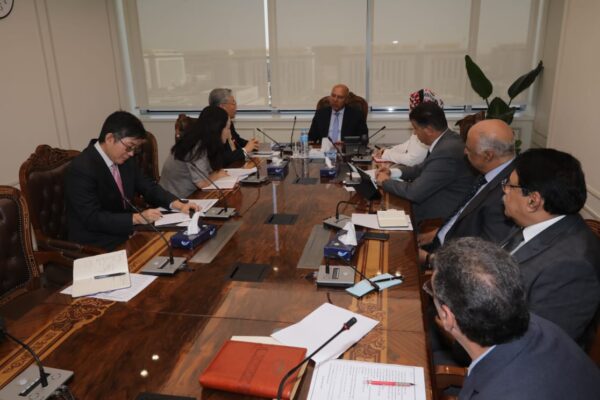 وزير النقل يبحث مع سفير كوريا الجنوبية  تطورات توطين صناعة قطارات المترو في مصنع نيرك في شرق بورسعيد