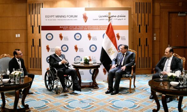 الملا يستقبل رئيس شركة AkH gold الانجليزية العاملة في مصر علي هامش منتدي مصر للتعدين 2023